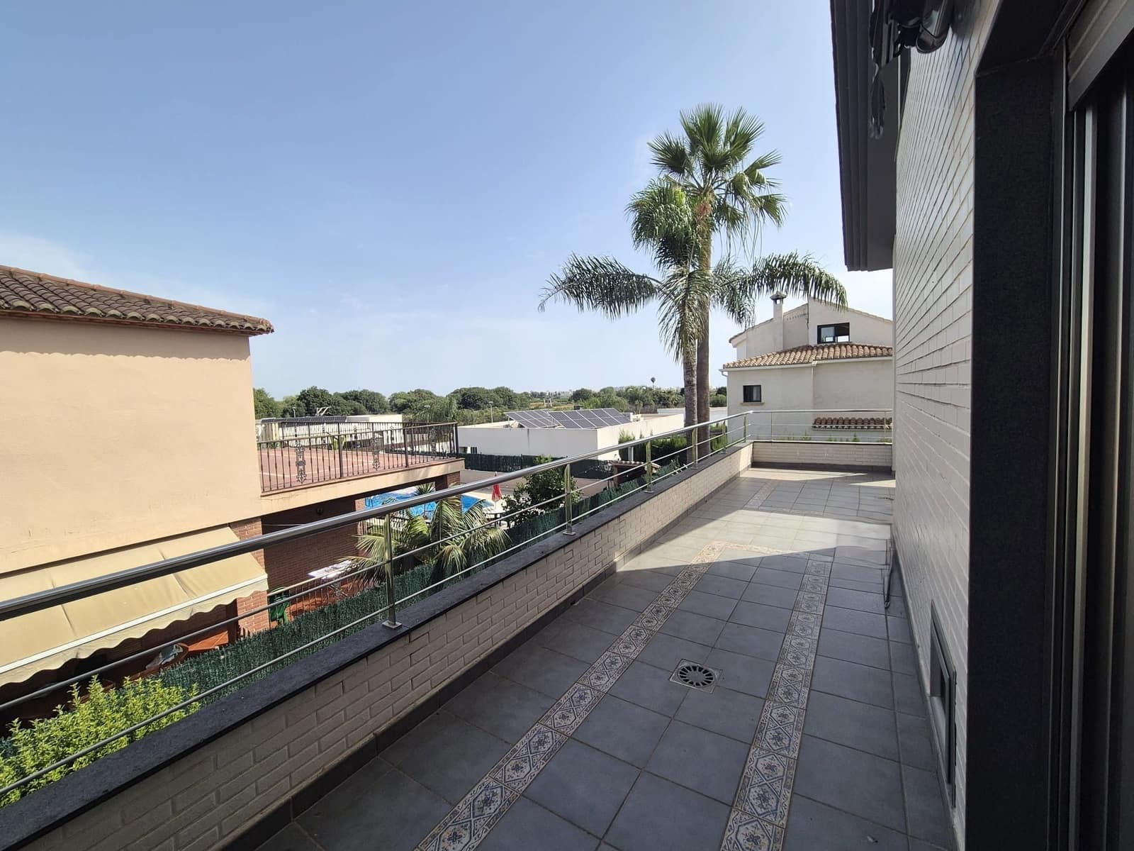 Chalet de 5 habitaciones en València ciudad en venta con piscina garaje - 750.000 € (Ref: 9987916)