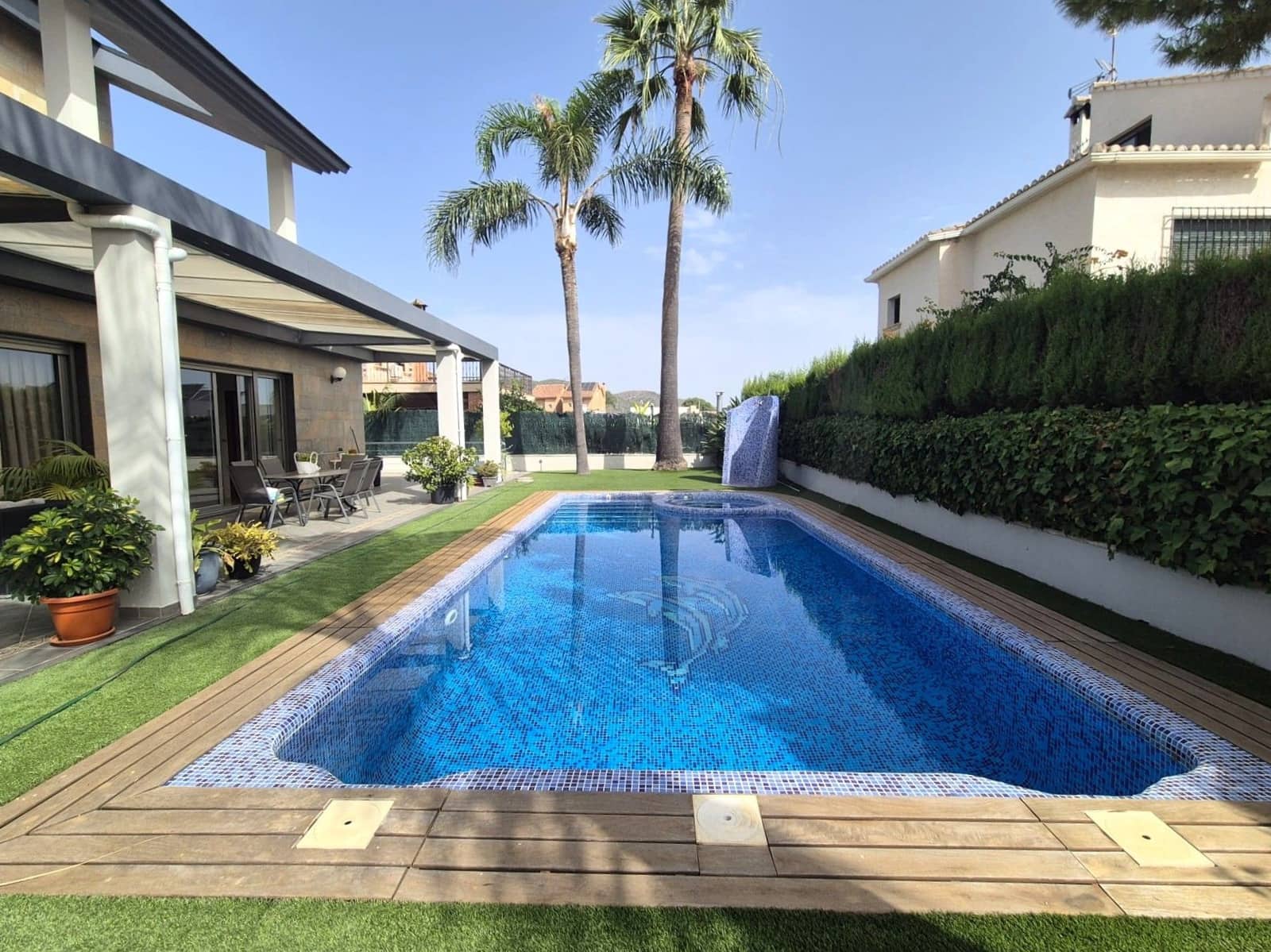 Chalet de 5 habitaciones en València ciudad en venta con piscina garaje - 750.000 € (Ref: 9987916)