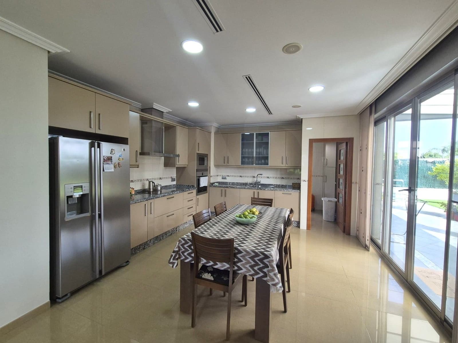 Chalet de 5 habitaciones en València ciudad en venta con piscina garaje - 750.000 € (Ref: 9987916)