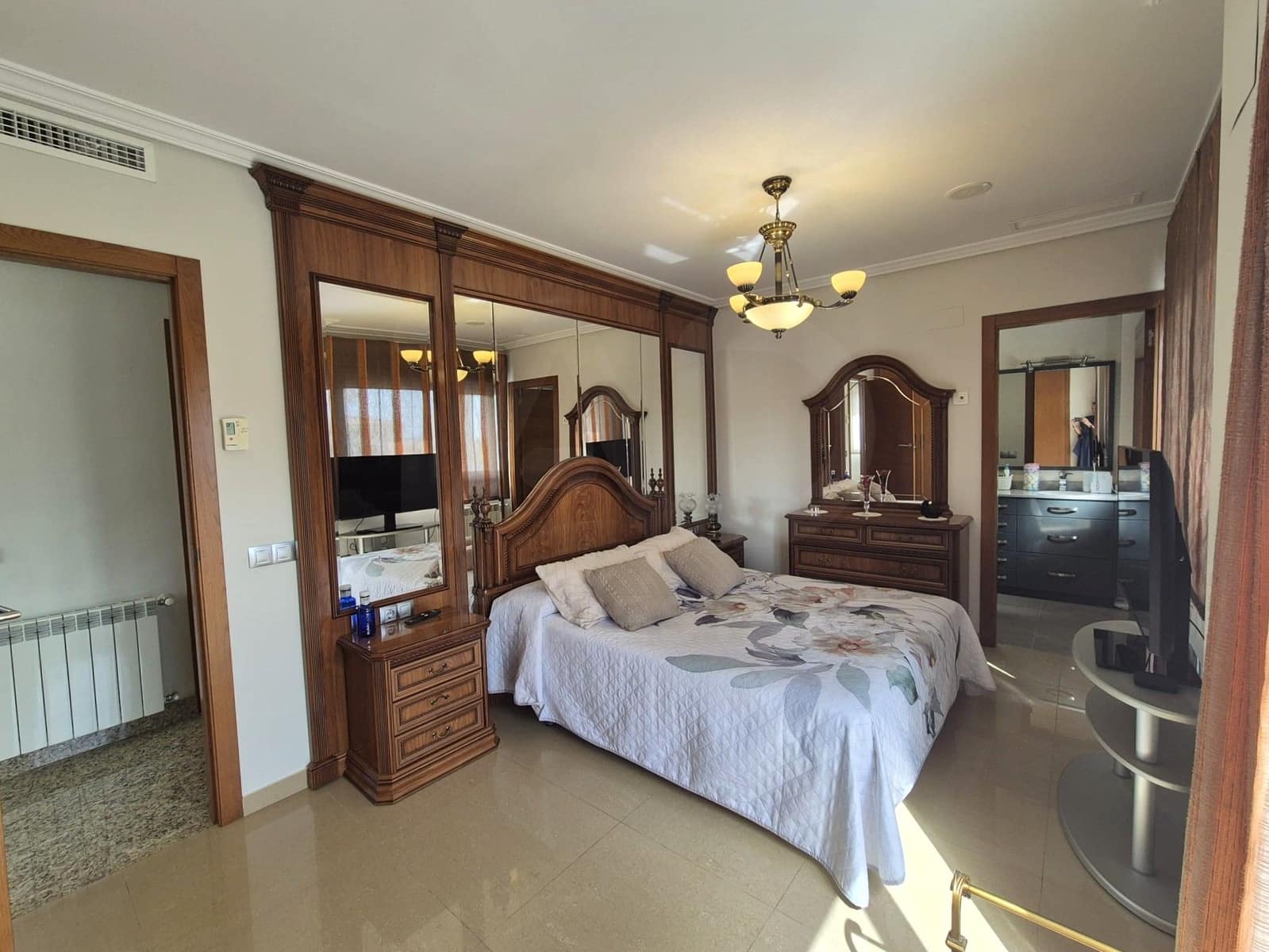 Chalet de 5 habitaciones en València ciudad en venta con piscina garaje - 750.000 € (Ref: 9987916)