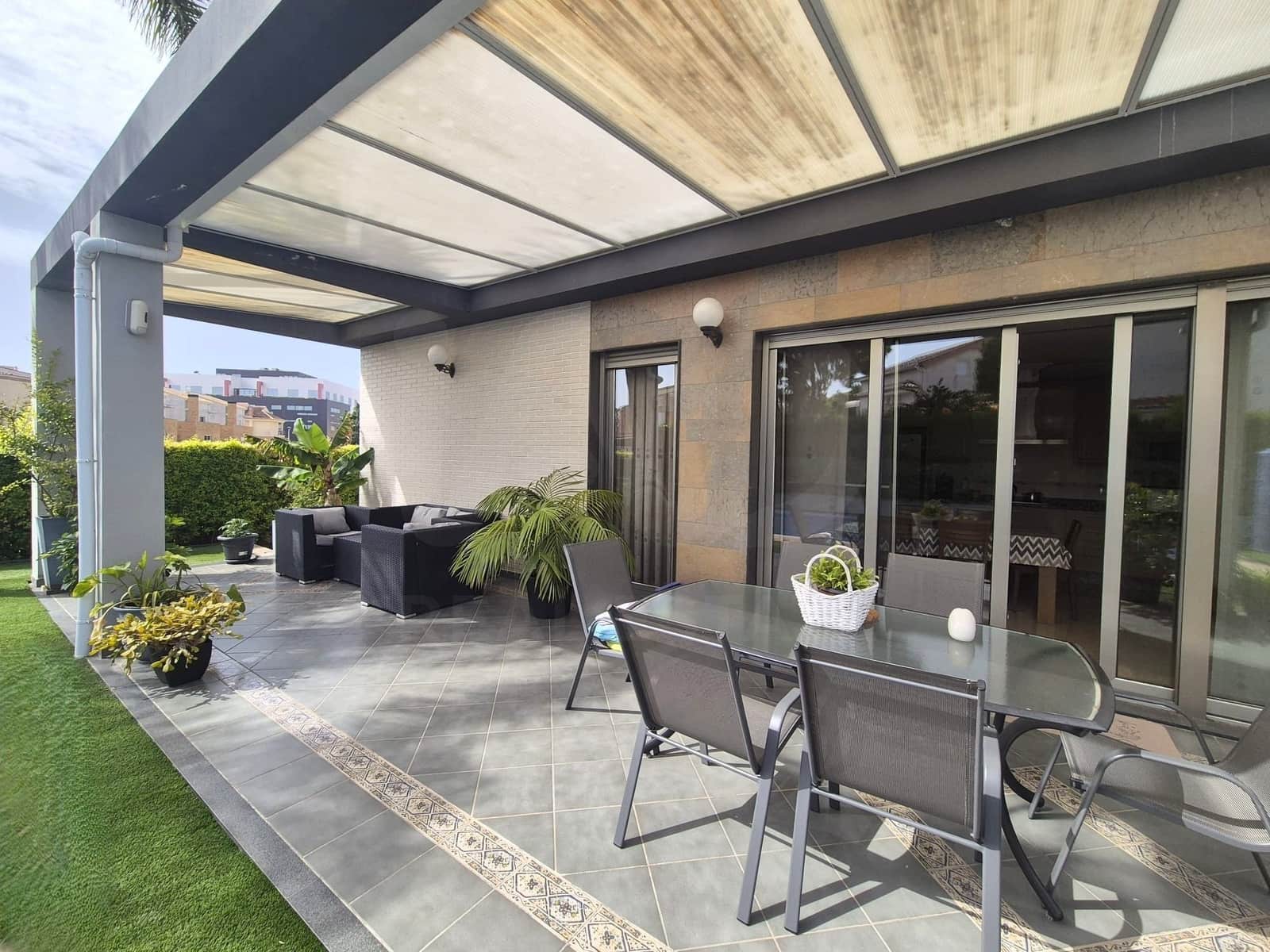 Chalet de 5 habitaciones en València ciudad en venta con piscina garaje - 750.000 € (Ref: 9987916)