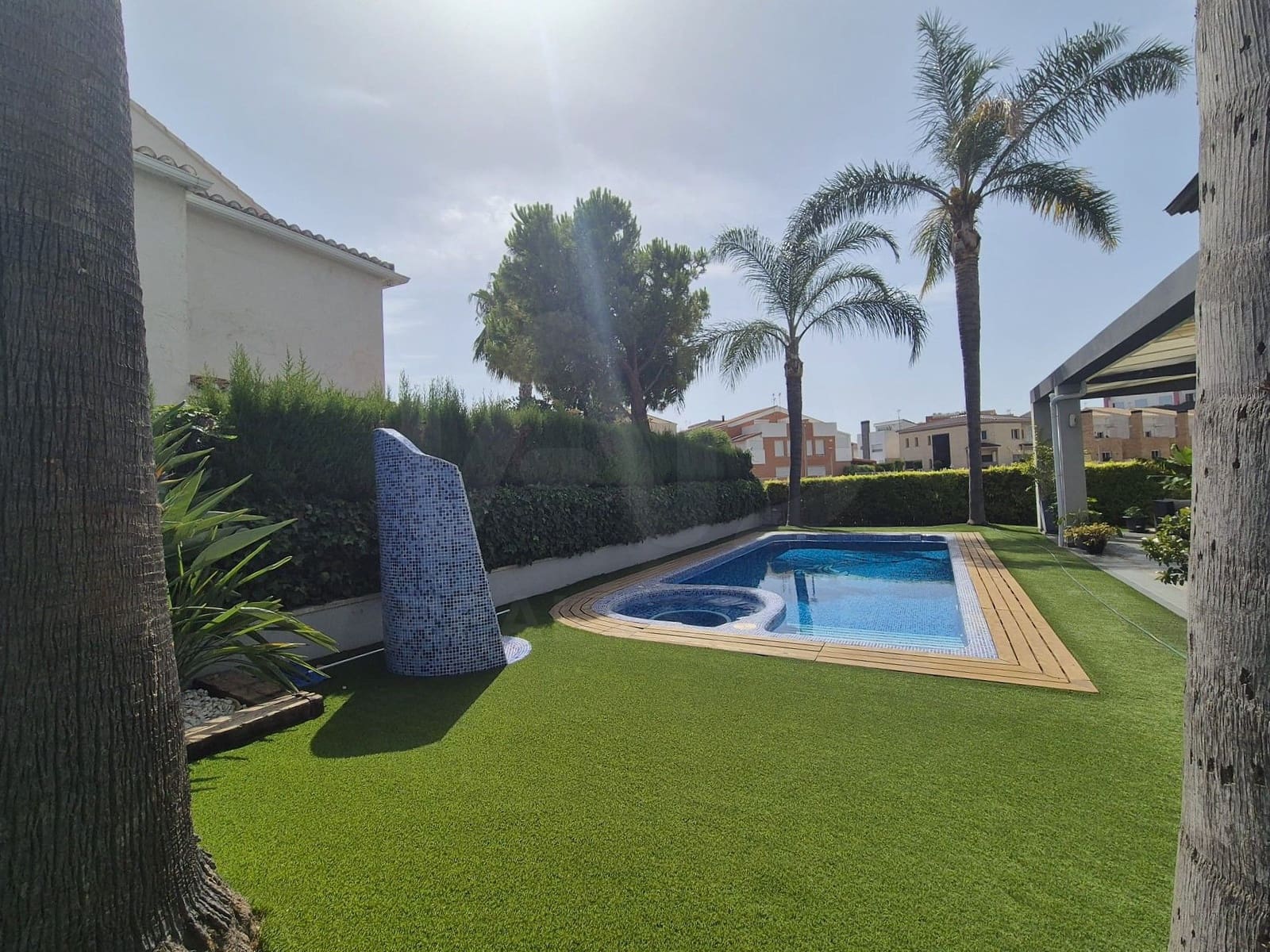 Chalet de 5 habitaciones en València ciudad en venta con piscina garaje - 750.000 € (Ref: 9987916)