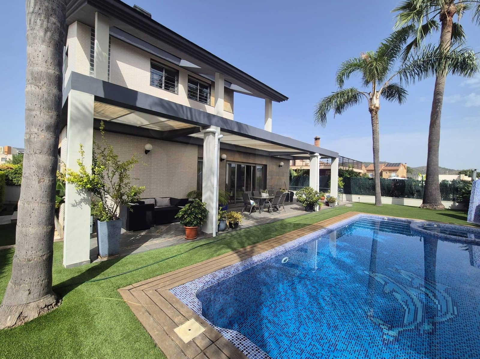 Chalet de 5 habitaciones en València ciudad en venta con piscina garaje - 750.000 € (Ref: 9987916)