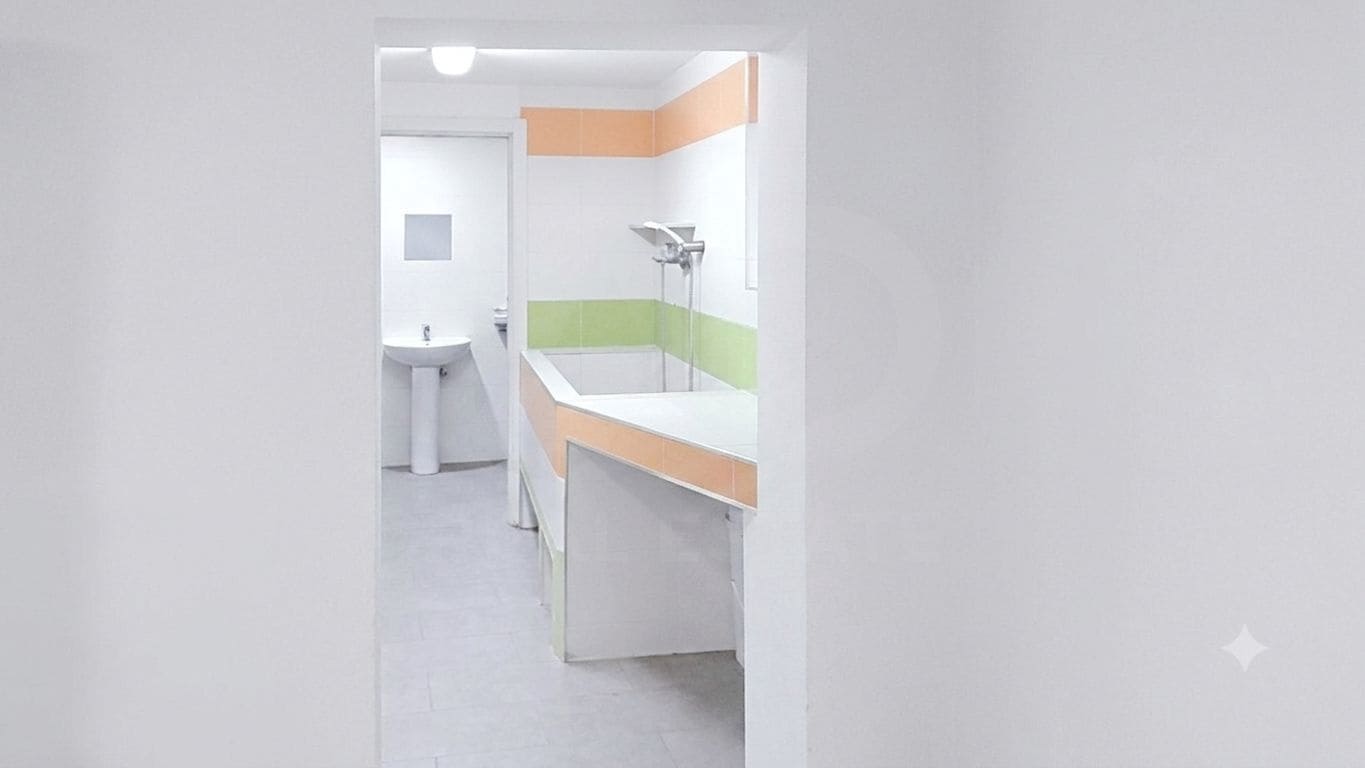 Commercial for sale in Alicante / Alacant city - € 70,000 (Ref: 9987920)