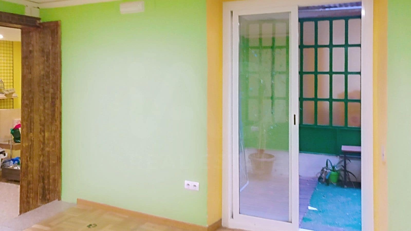 Commercial for sale in Alicante / Alacant city - € 70,000 (Ref: 9987920)
