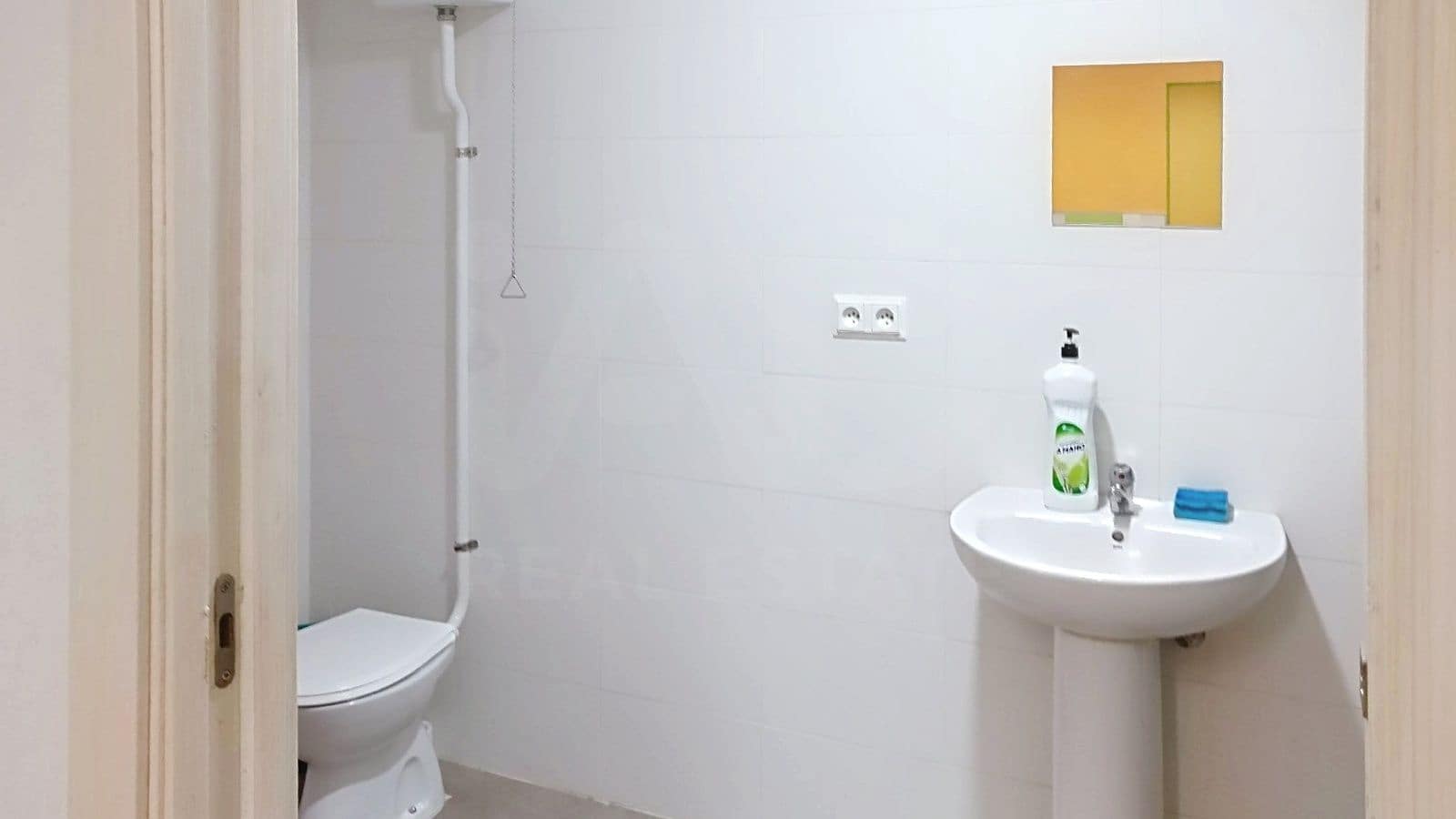 Commercial for sale in Alicante / Alacant city - € 70,000 (Ref: 9987920)
