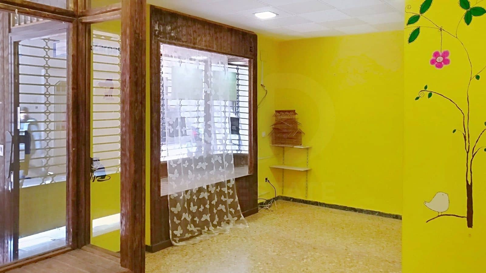 Commercial for sale in Alicante / Alacant city - € 70,000 (Ref: 9987920)