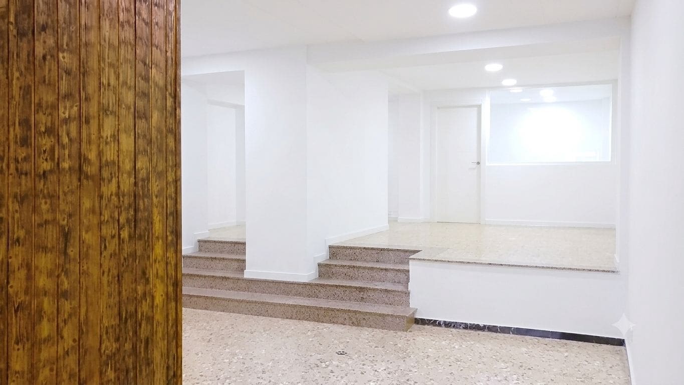 Commercial for sale in Alicante / Alacant city - € 70,000 (Ref: 9987920)