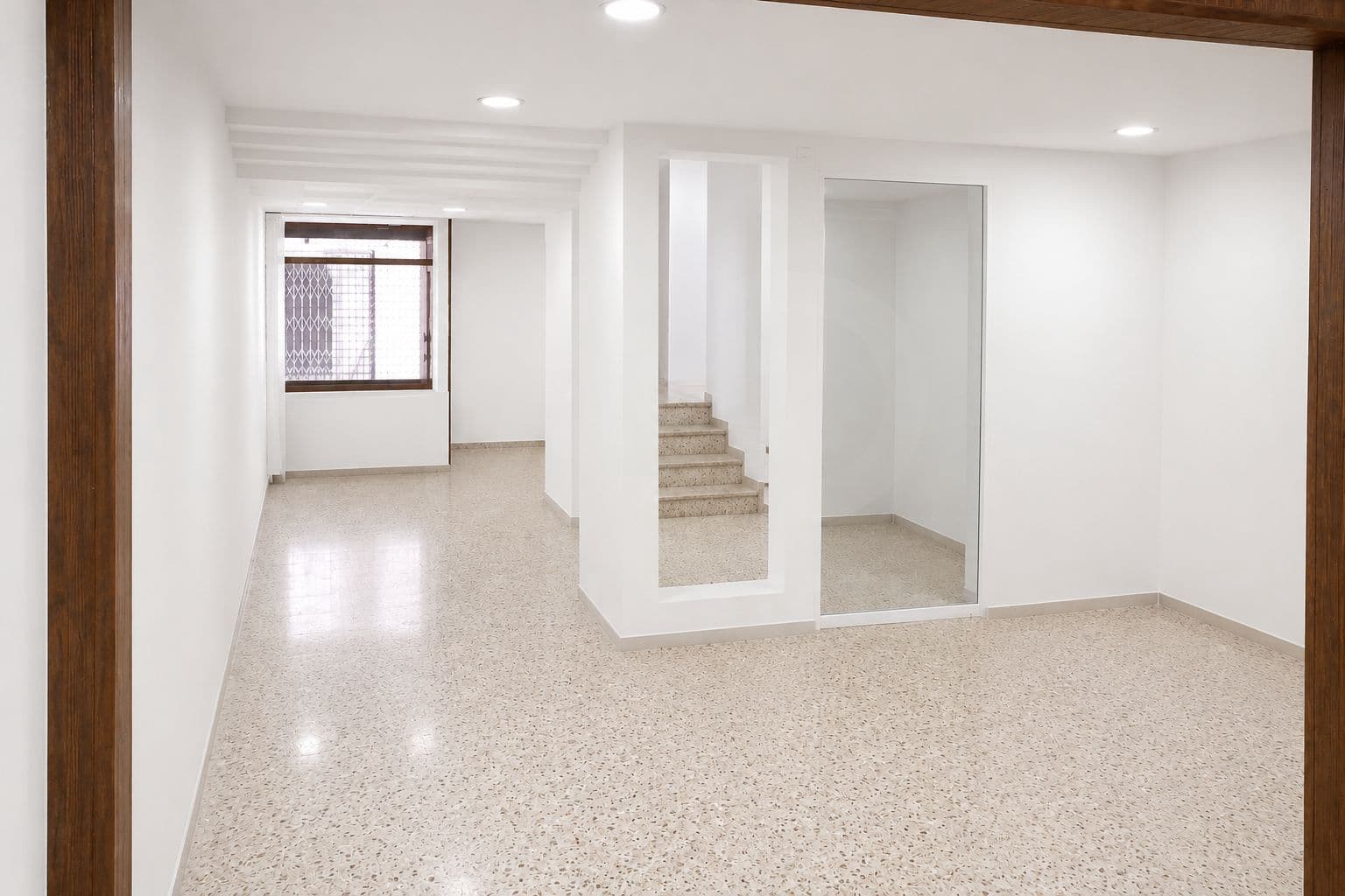 Commercial for sale in Alicante / Alacant city - € 70,000 (Ref: 9987920)