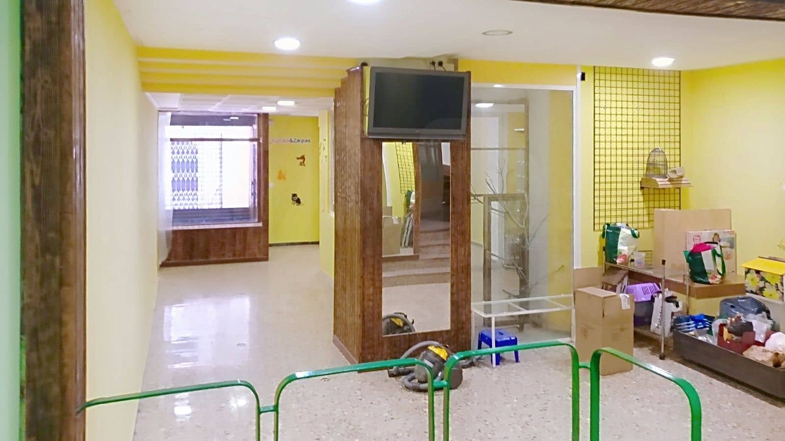 Commercial for sale in Alicante / Alacant city - € 70,000 (Ref: 9987920)