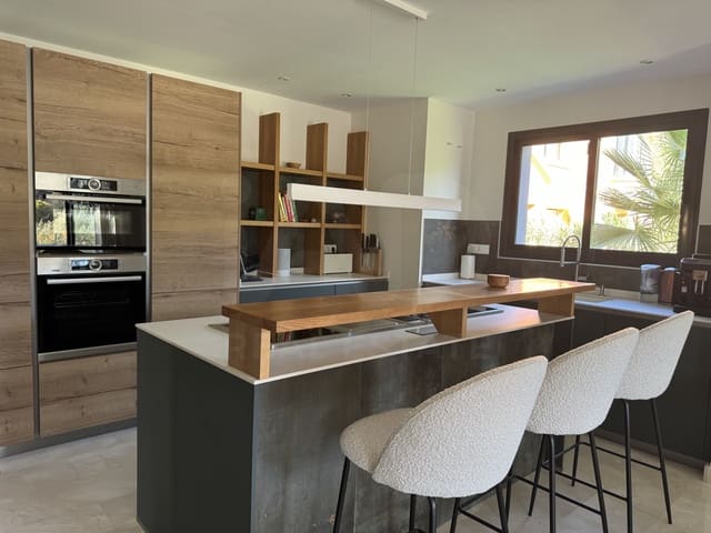 4 soverom Villa til salgs i Elviria, Marbella med svømmebasseng garasje - € 1 800 000 (Ref: 9987926)