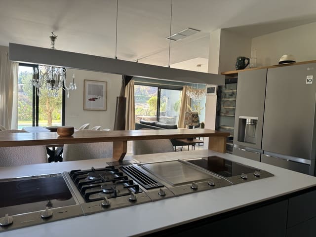 4 soverom Villa til salgs i Elviria, Marbella med svømmebasseng garasje - € 1 800 000 (Ref: 9987926)