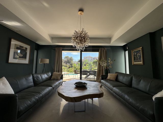4 soverom Villa til salgs i Marbella med svømmebasseng garasje - € 1 800 000 (Ref: 9987926)