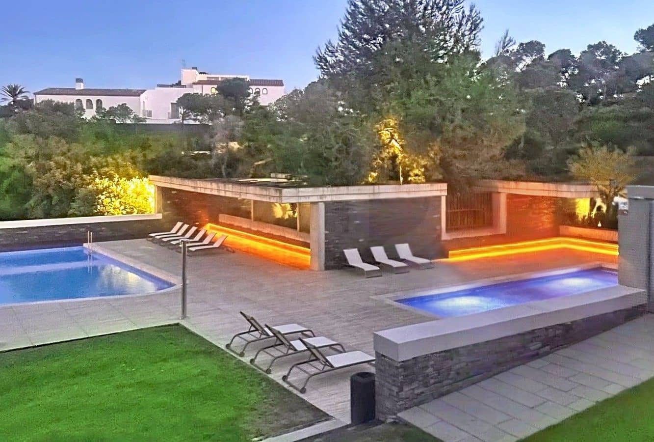 4 soverom Leilighet til salgs i Barcelona by med svømmebasseng garasje - € 580 000 (Ref: 9987927)