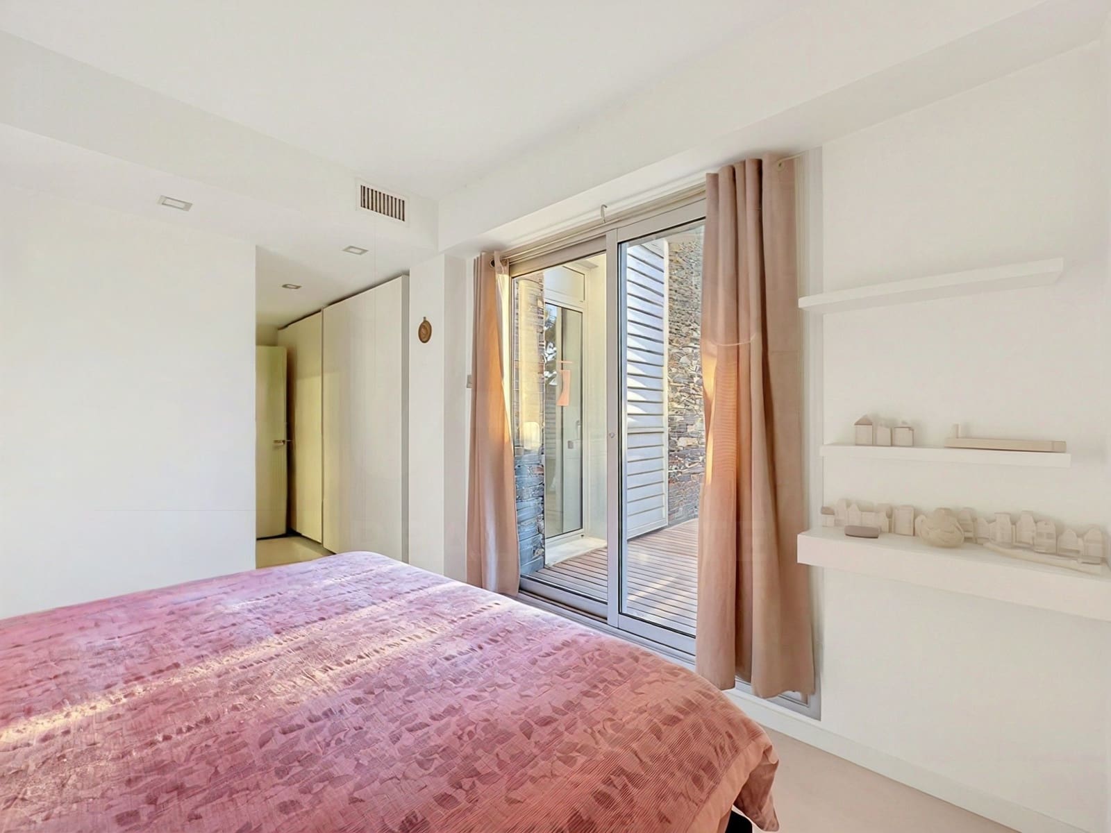 4 soverom Leilighet til salgs i Barcelona by med svømmebasseng garasje - € 580 000 (Ref: 9987927)