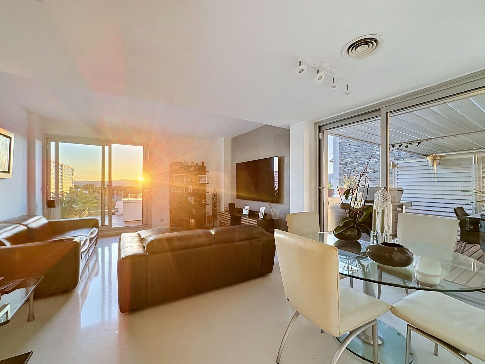 4 soverom Leilighet til salgs i Barcelona by med svømmebasseng garasje - € 580 000 (Ref: 9987927)