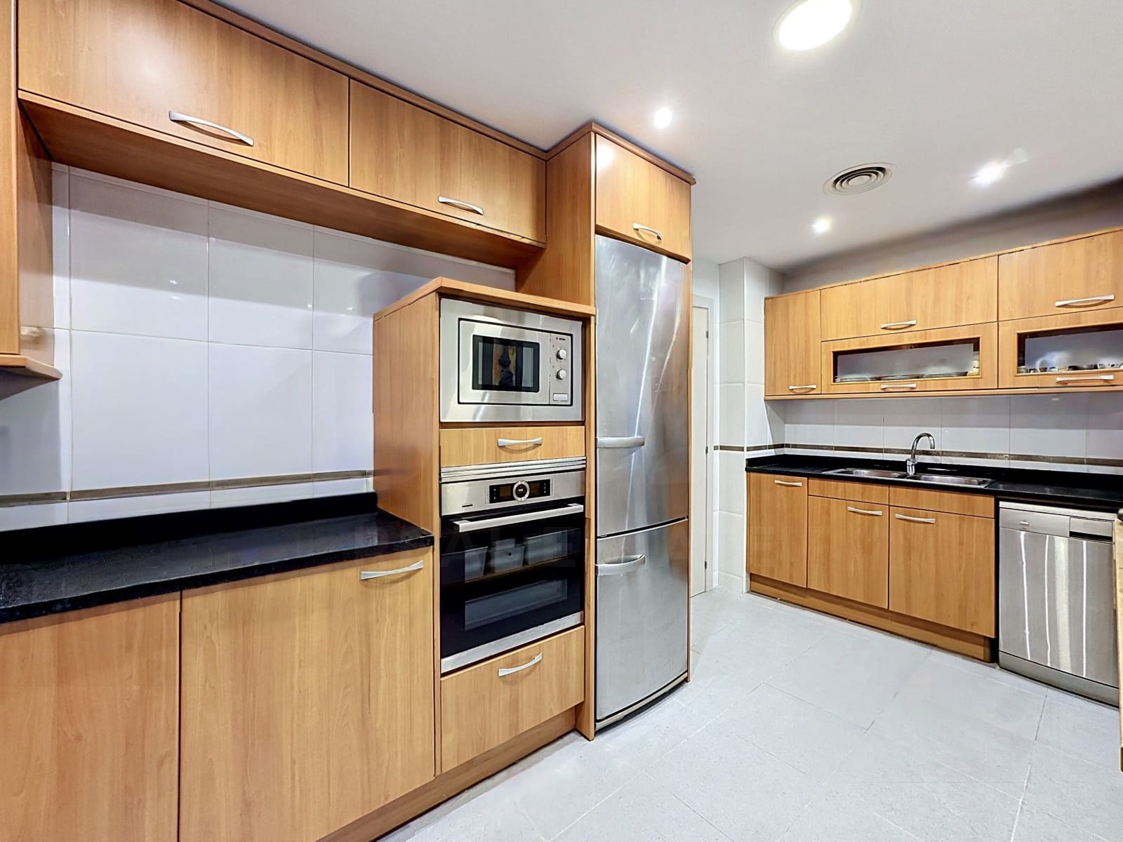 4 soverom Leilighet til salgs i Barcelona by med svømmebasseng garasje - € 580 000 (Ref: 9987927)