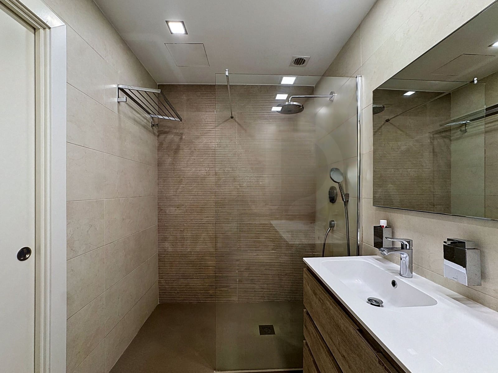 4 soverom Leilighet til salgs i Barcelona by med svømmebasseng garasje - € 580 000 (Ref: 9987927)