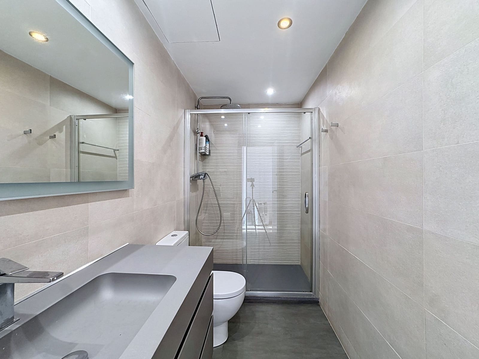 4 soverom Leilighet til salgs i Barcelona by med svømmebasseng garasje - € 580 000 (Ref: 9987927)