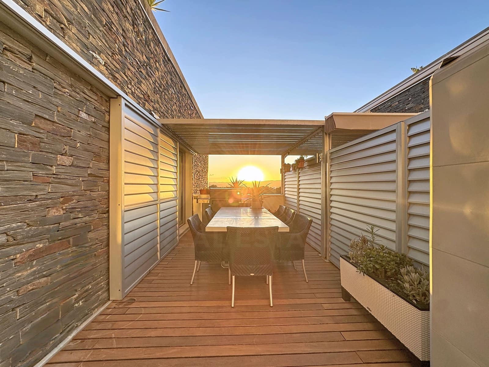 4 soverom Leilighet til salgs i Barcelona by med svømmebasseng garasje - € 580 000 (Ref: 9987927)