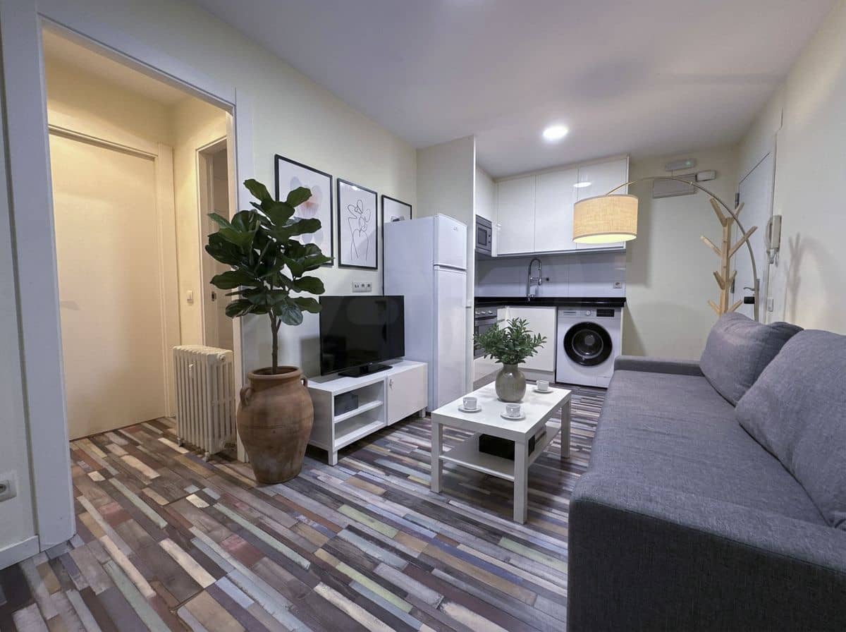 1 soverom Leilighet til leie i Oviedo - € 750 (Ref: 9987930)