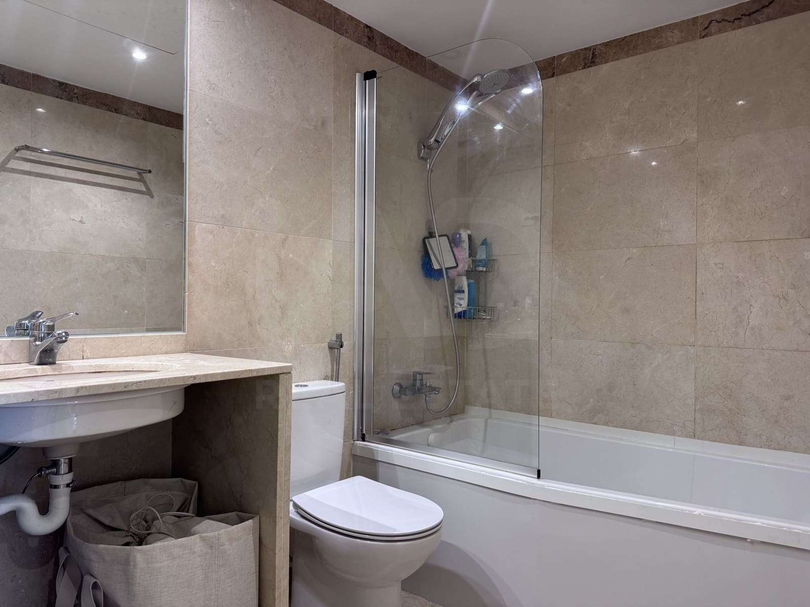 2 soverom Leilighet til leie i Barcelona by med svømmebasseng garasje - € 3 155 (Ref: 9987931)