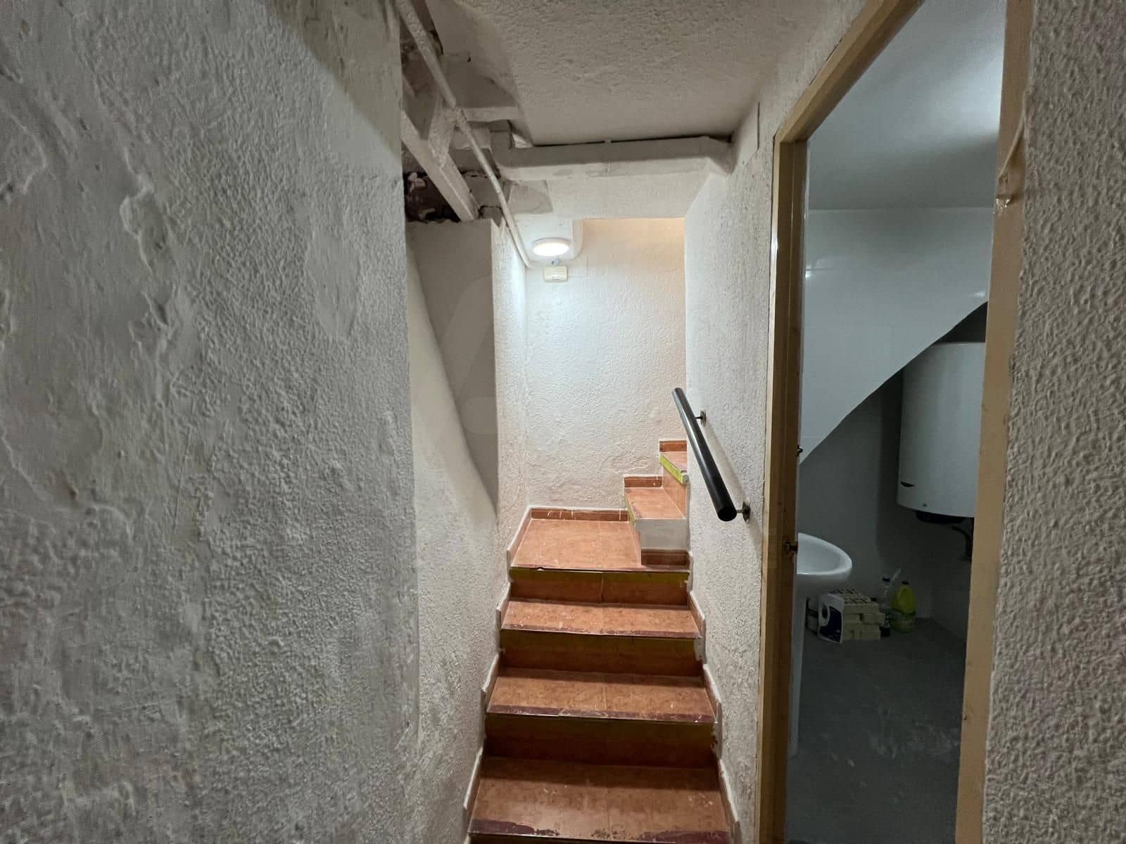 Local Commercial de 1 chambre à louer à Madrid ville - 850 € (Ref: 9987932)