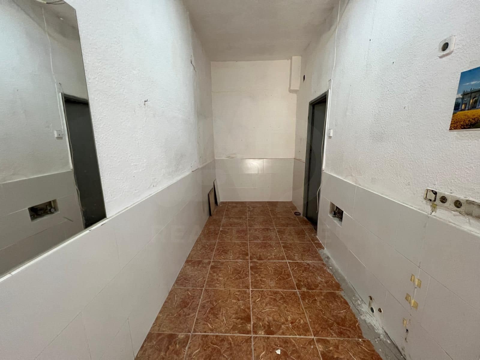 Local Commercial de 1 chambre à louer à Madrid ville - 850 € (Ref: 9987932)