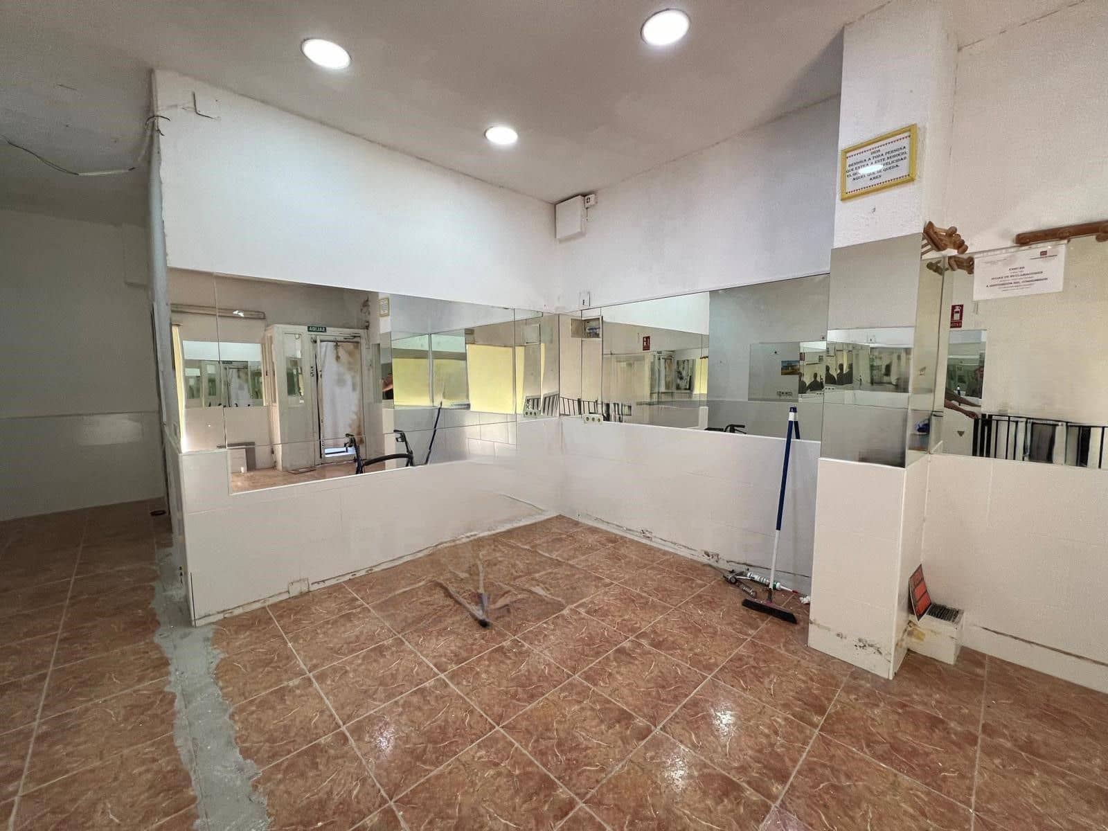 Local Commercial de 1 chambre à louer à Madrid ville - 850 € (Ref: 9987932)