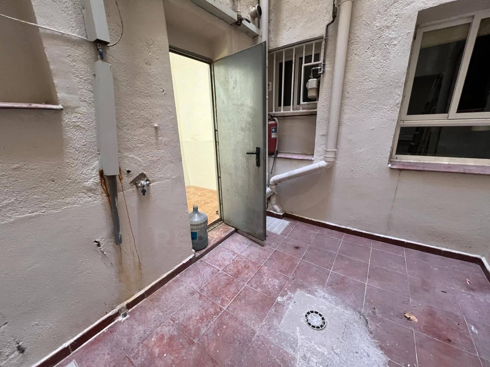 Local Commercial de 1 chambre à louer à Madrid ville - 850 € (Ref: 9987932)