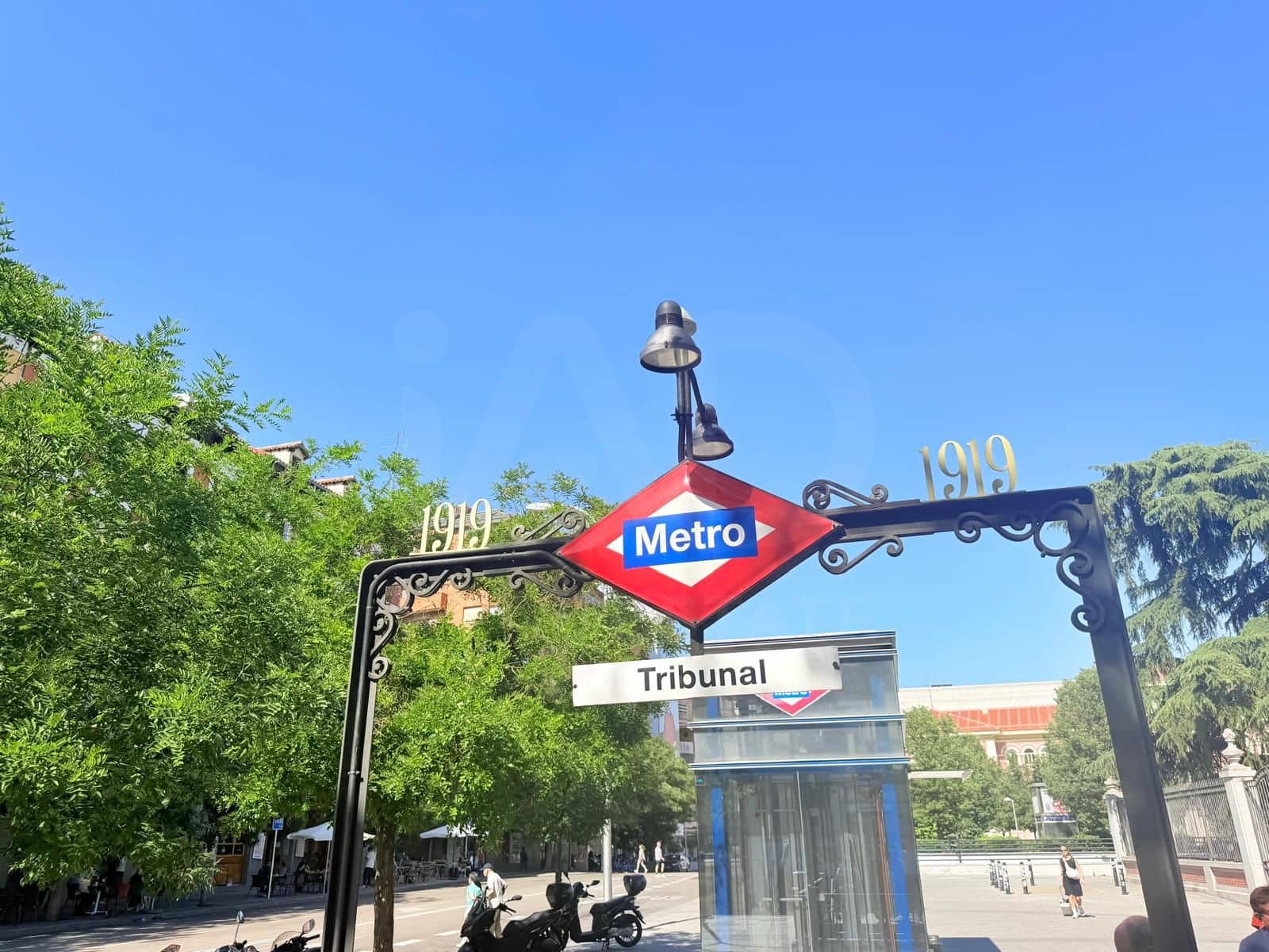 Kaupallinen myytävänä paikassa Madrid kaupunki - 1 450 000 € (Ref: 9987937)
