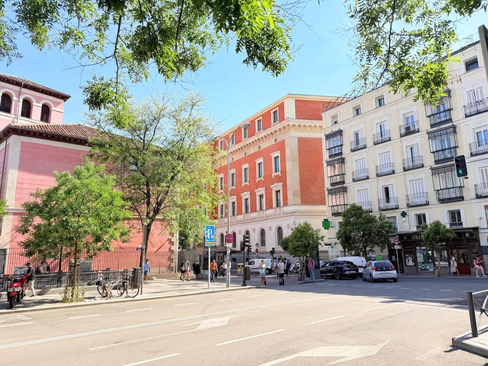 Kaupallinen myytävänä paikassa Madrid kaupunki - 1 450 000 € (Ref: 9987937)
