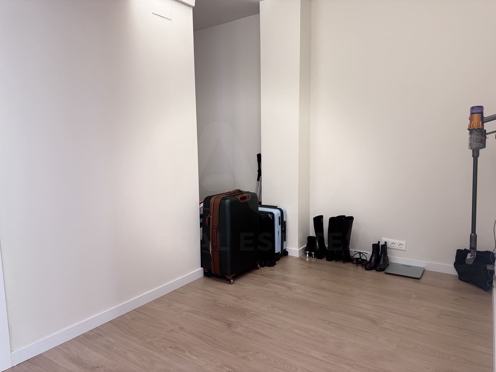 3 soveværelse Lejlighed til leje i Barcelona by - € 2.300 (Ref: 9987938)