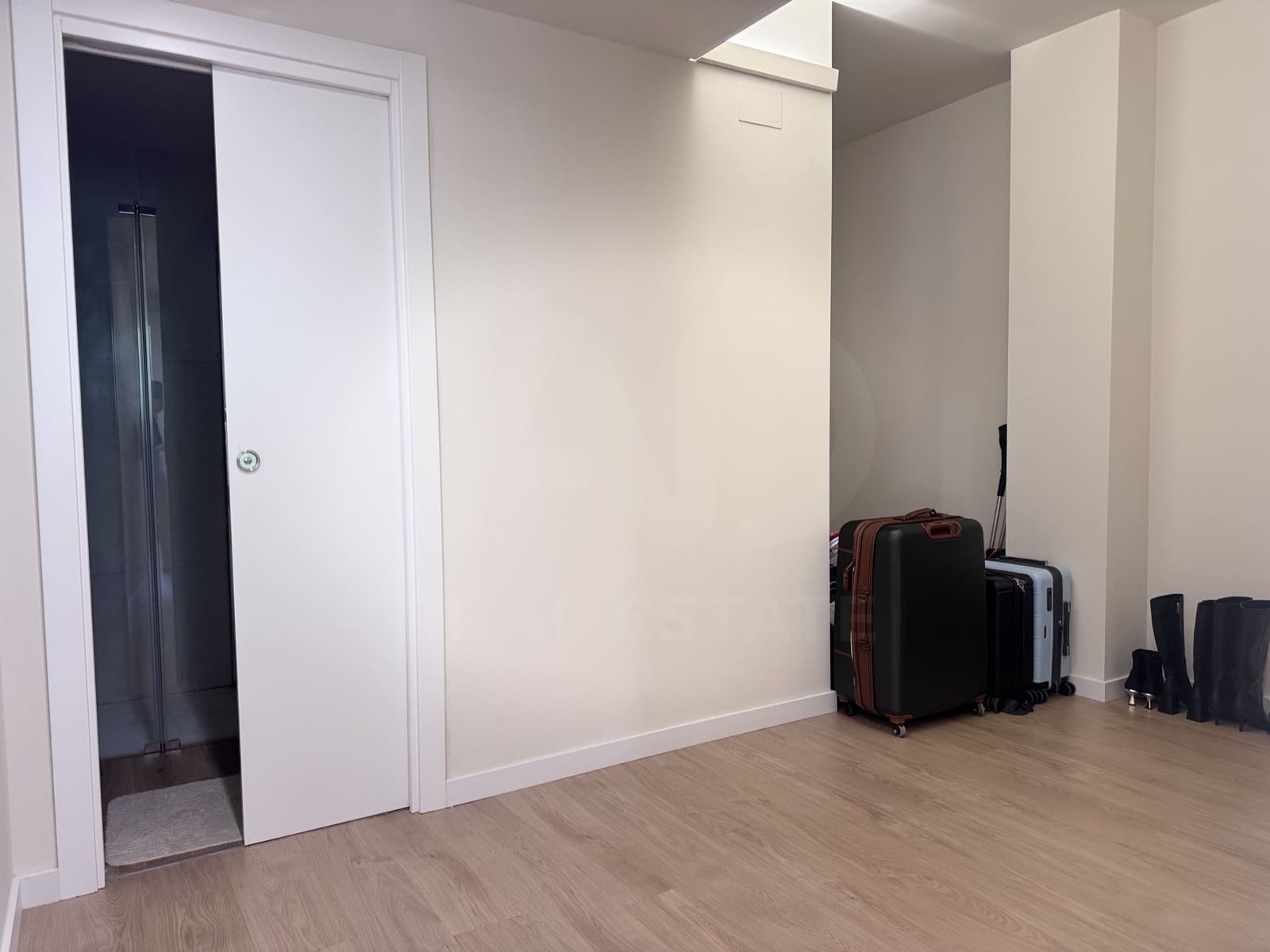 3 soveværelse Lejlighed til leje i Barcelona by - € 2.300 (Ref: 9987938)