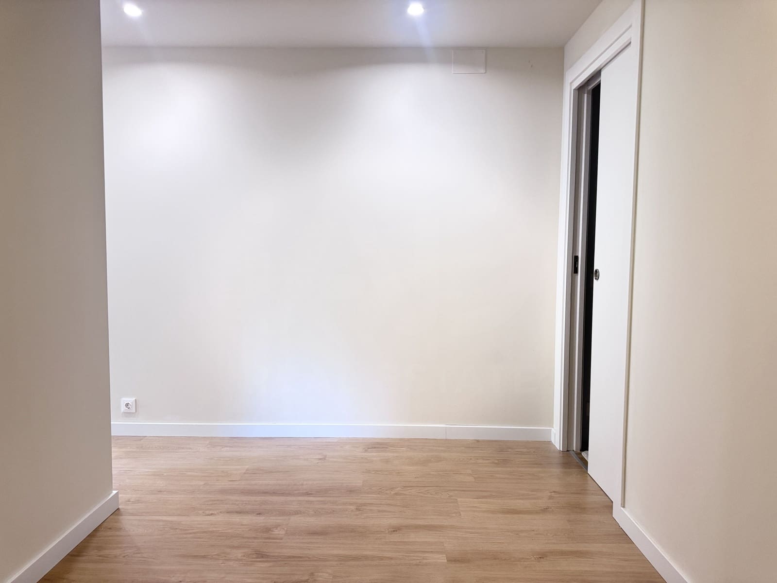 3 soveværelse Lejlighed til leje i Barcelona by - € 2.300 (Ref: 9987938)