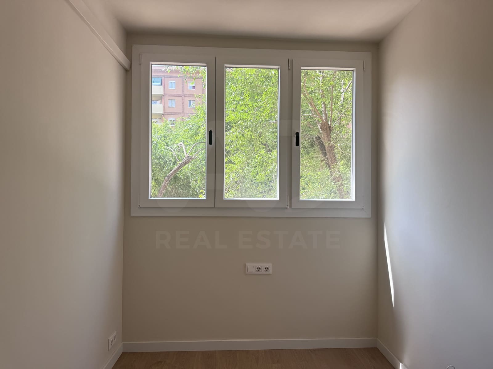 3 soveværelse Lejlighed til leje i Barcelona by - € 2.300 (Ref: 9987938)