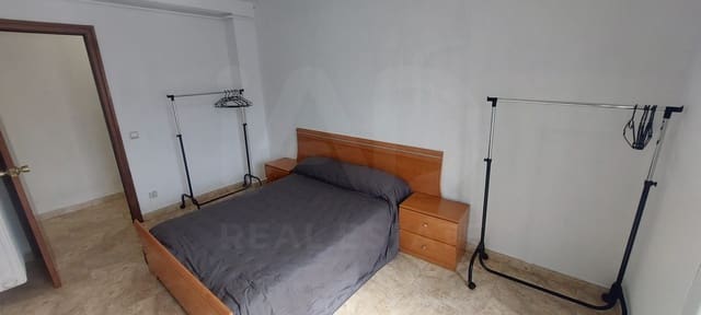 3 soveværelse Lejlighed til leje i León by - € 650 (Ref: 9987941)