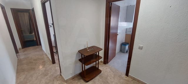 3 soveværelse Lejlighed til leje i León by - € 650 (Ref: 9987941)