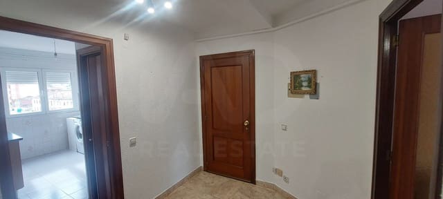 3 soveværelse Lejlighed til leje i León by - € 650 (Ref: 9987941)