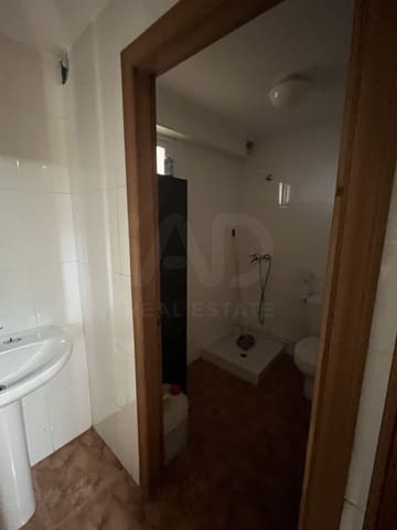 Erhverv til leje i León by - € 850 (Ref: 9987942)
