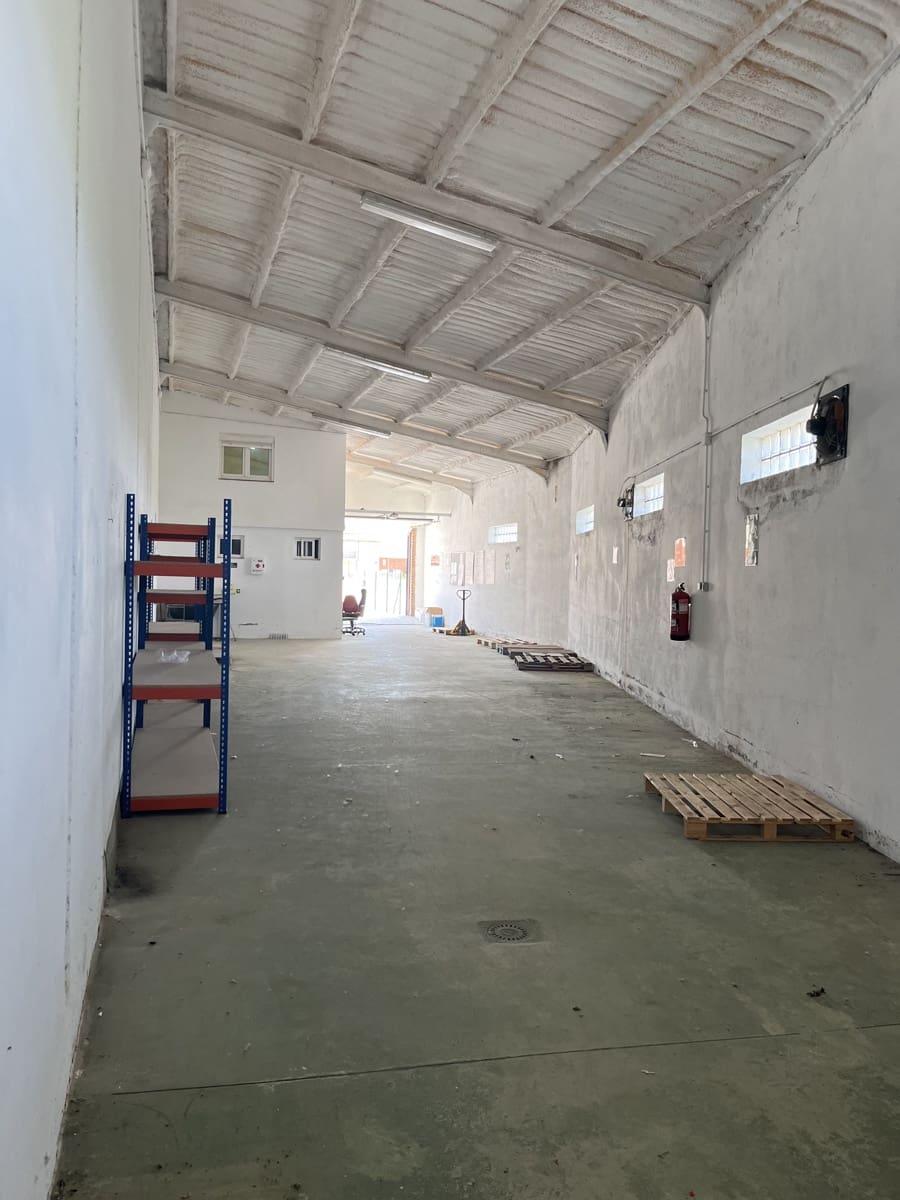 Kommersiell til leie i Leon by - € 850 (Ref: 9987942)