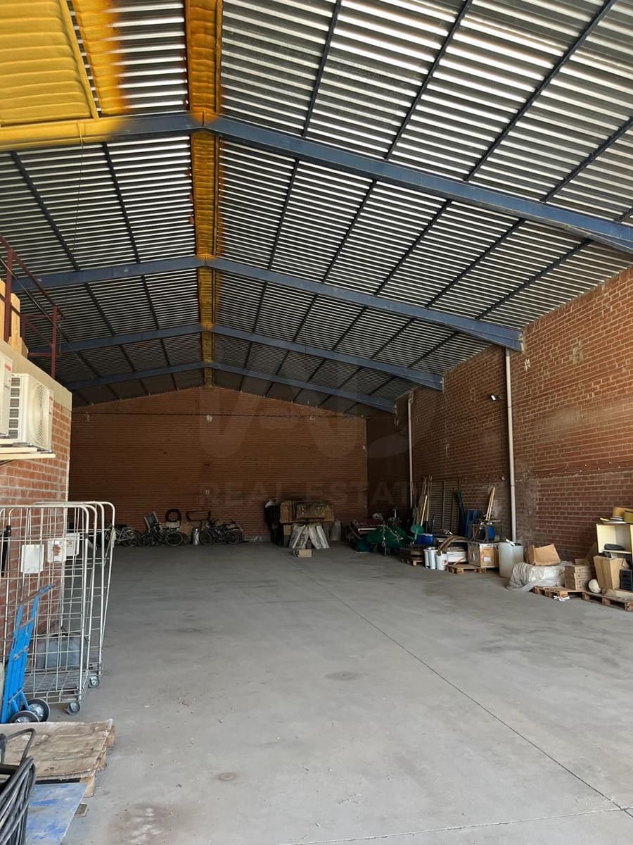 Kommersiell til leie i Leon by - € 1 000 (Ref: 9987943)