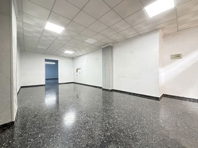 2 bedroom Commercial for rent in Cieza - € 800 (Ref: 9987947)