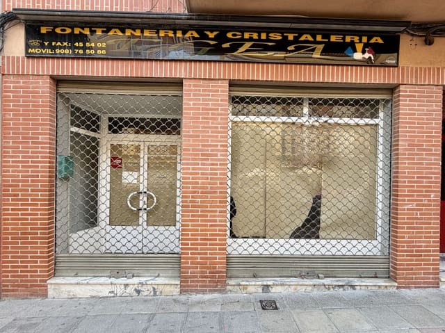 2 bedroom Commercial for rent in Cieza - € 800 (Ref: 9987947)