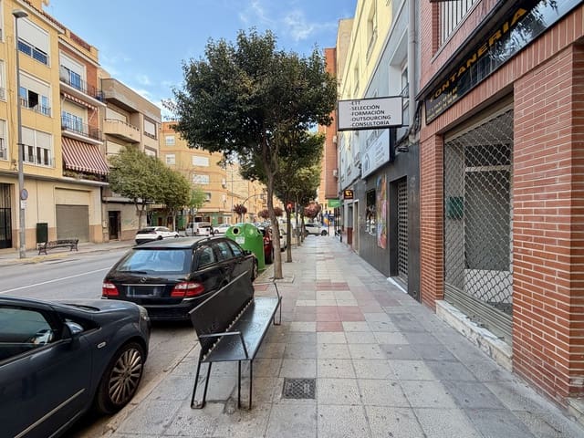 2 bedroom Commercial for rent in Cieza - € 800 (Ref: 9987947)