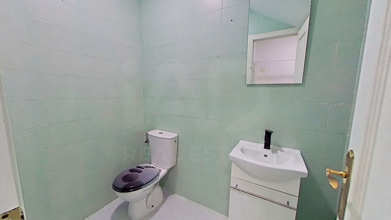 4 soveværelse Erhverv til salg i Cadiz by - € 650.000 (Ref: 9987948)