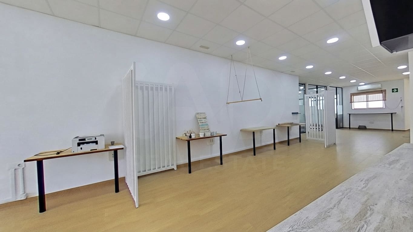 4 soveværelse Erhverv til salg i Cadiz by - € 650.000 (Ref: 9987948)