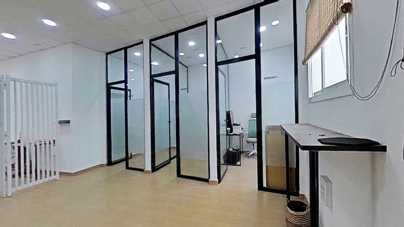 4 soveværelse Erhverv til salg i Cadiz by - € 650.000 (Ref: 9987948)