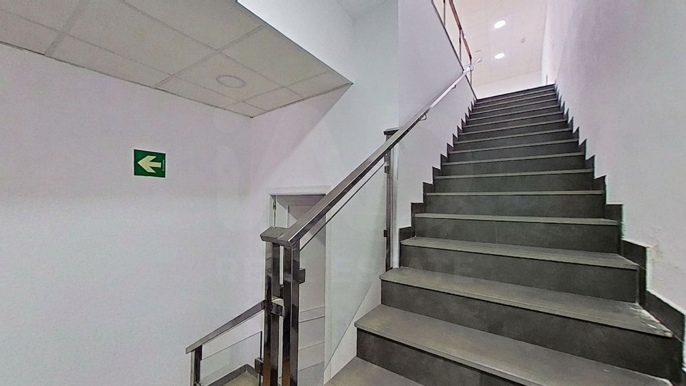 4 soveværelse Erhverv til salg i Cadiz by - € 650.000 (Ref: 9987948)