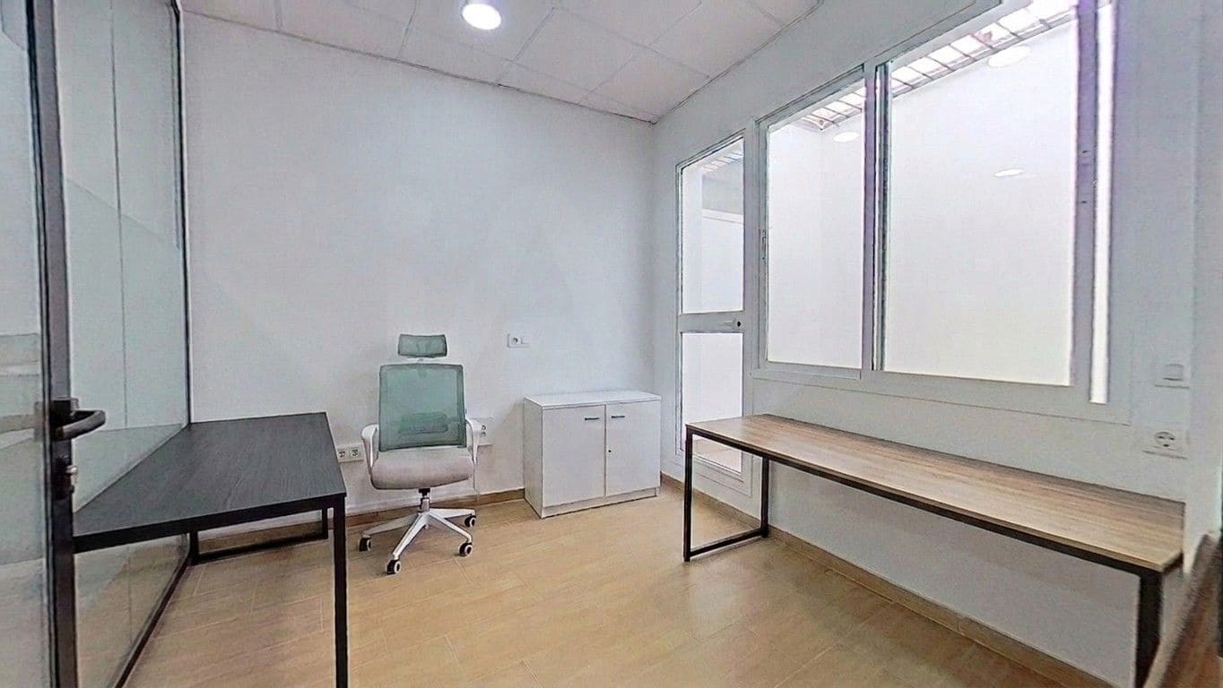 4 soveværelse Erhverv til salg i Cadiz by - € 650.000 (Ref: 9987948)